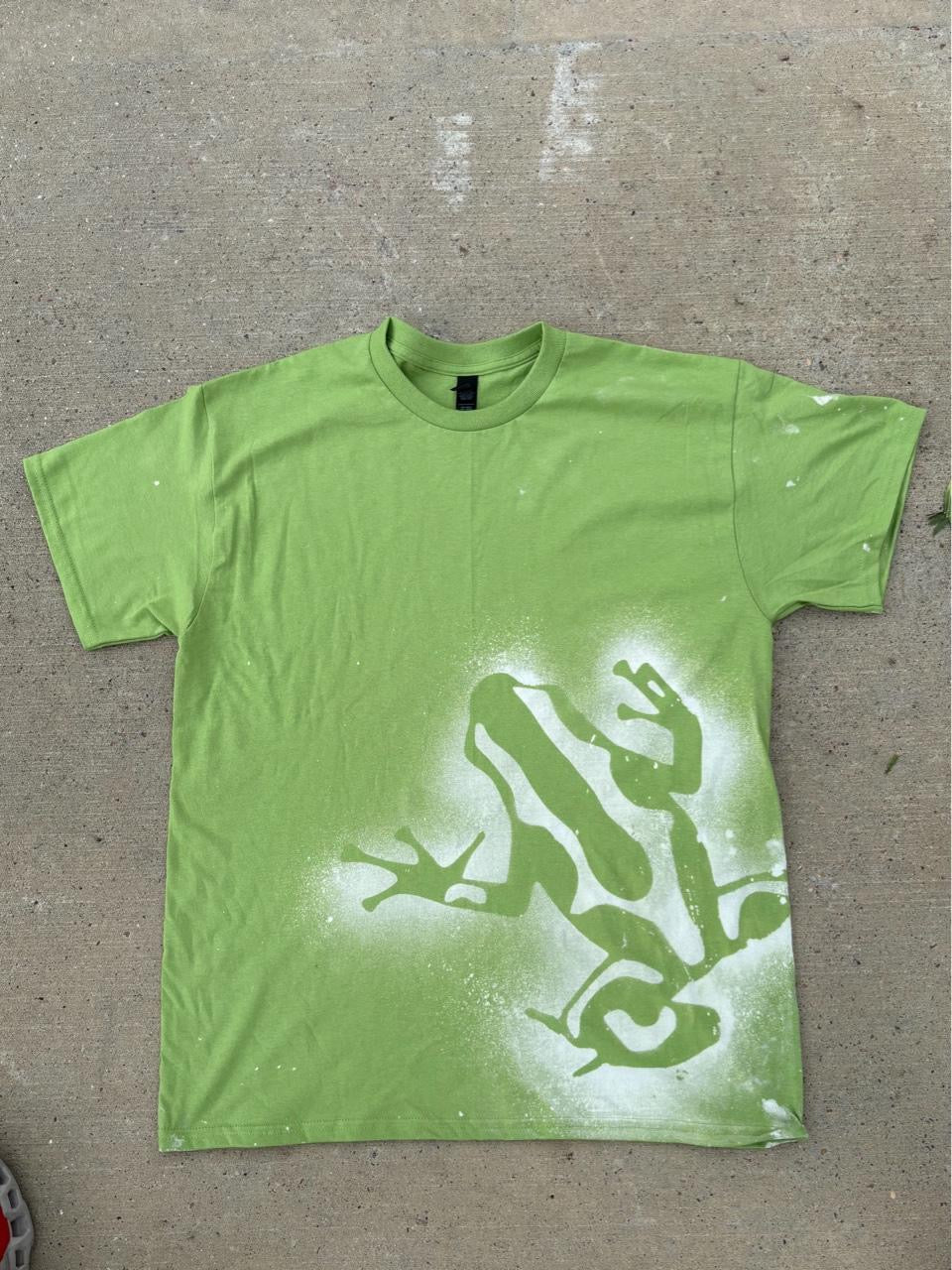 Custom bleach, frog T-shirt made by 3 days stuck